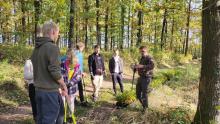 Jesienne odnowienie lasu z udziałem licealistów z Bolkowa